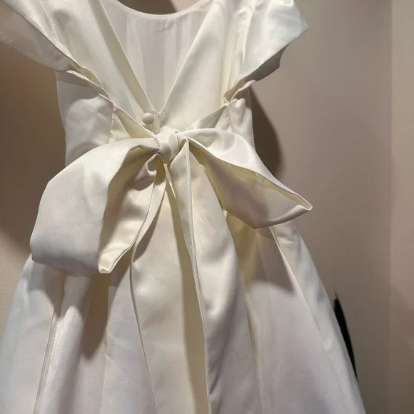 Flower Girl Elegant White Dress for Special Occasions- - Picture 5 of 10